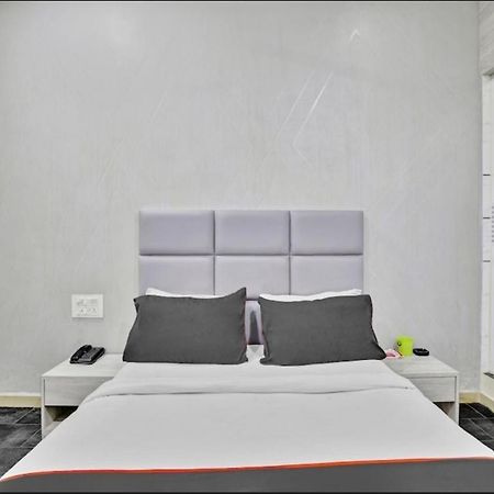 Hotel Unicorn, Súrat Exteriér fotografie
