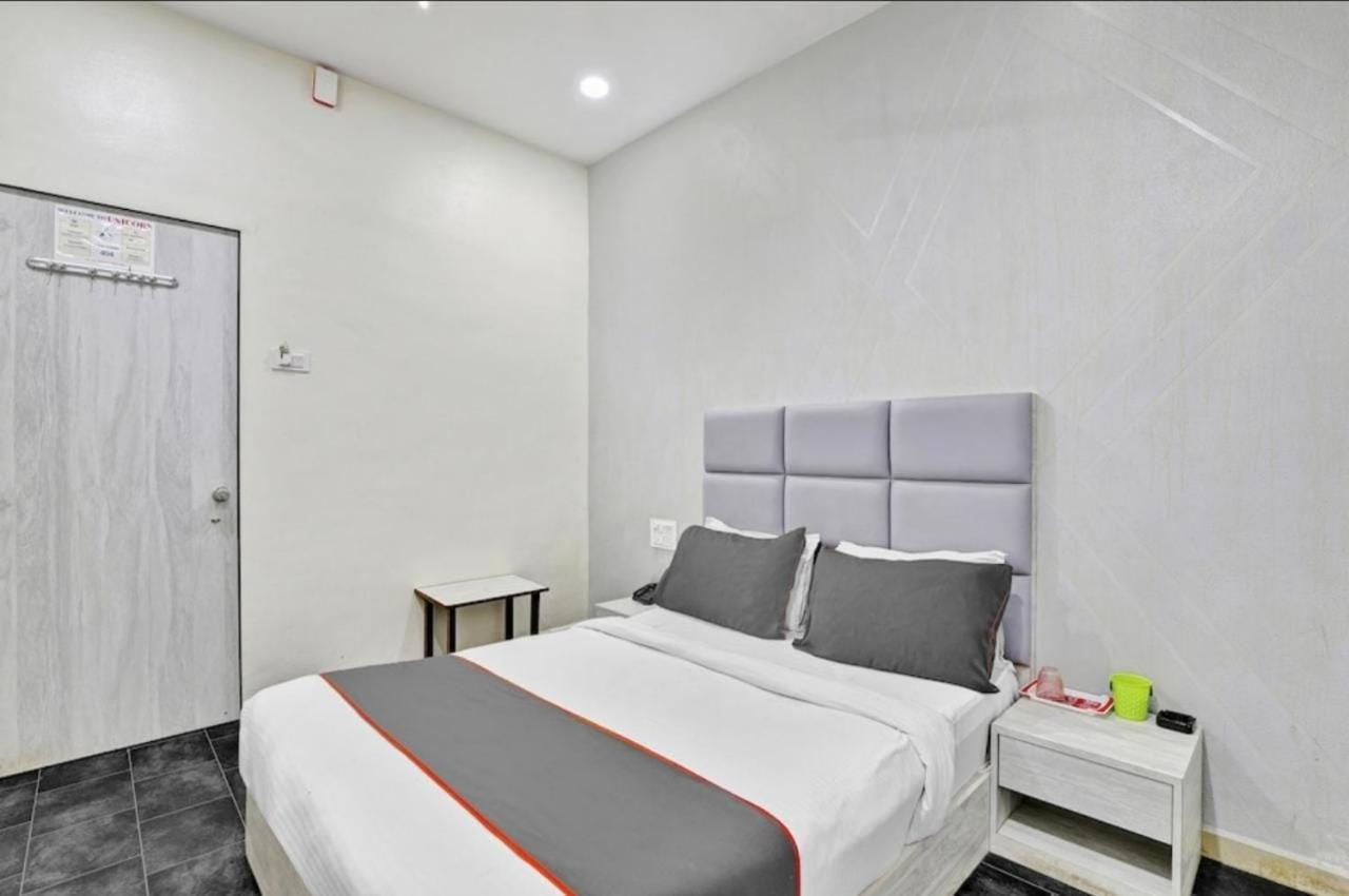Hotel Unicorn, Súrat Exteriér fotografie