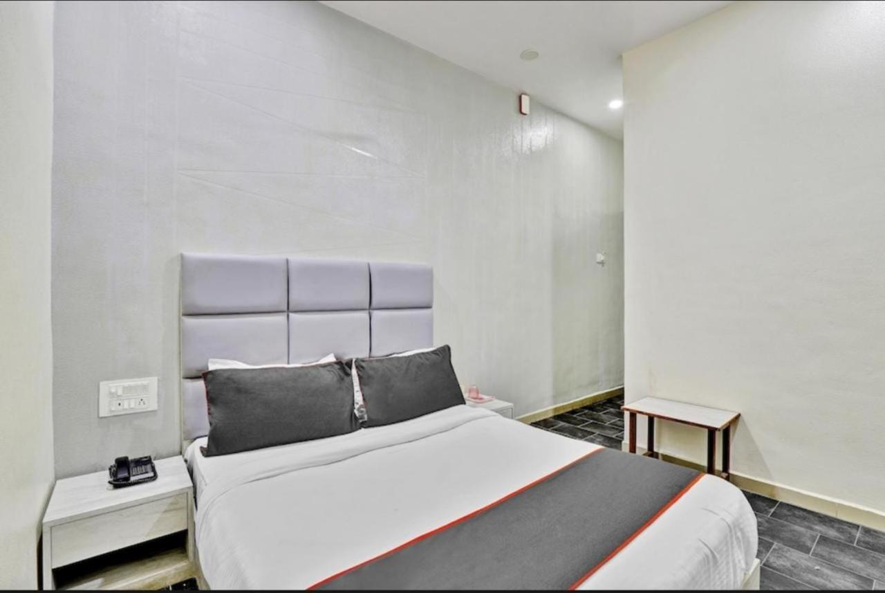 Hotel Unicorn, Súrat Exteriér fotografie
